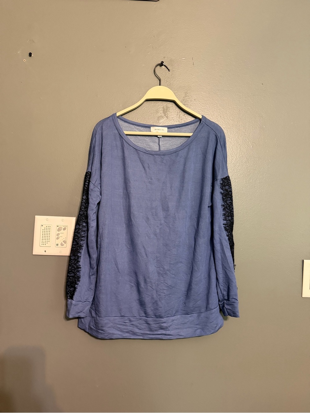 Hailey & Co Boutique Blue Lace Accent Long Sleeve Top Blouse Size Small NEW